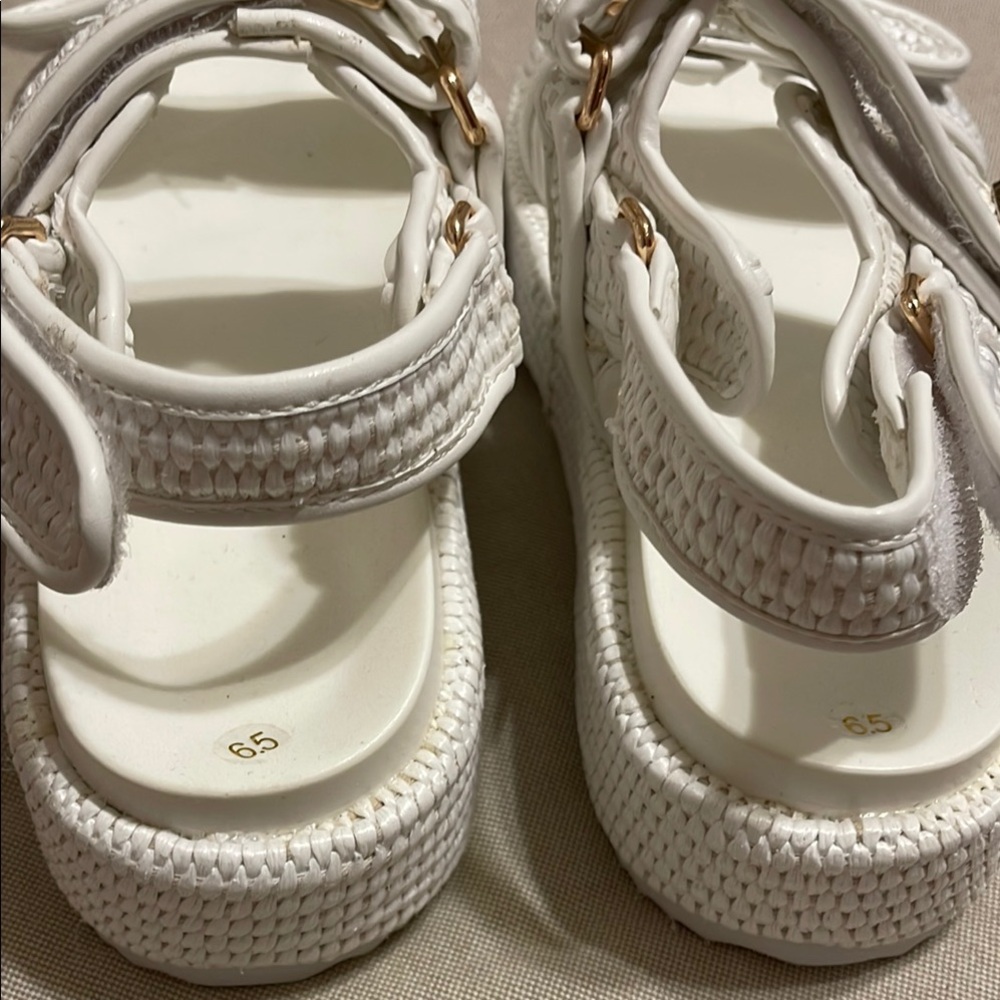 Chic White Platform Sandals with Gold Accents - Picture 4 of 5